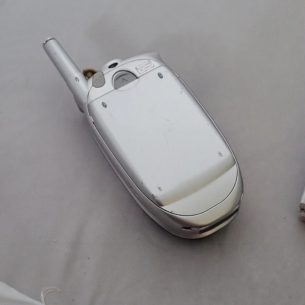 LG Model VX5300 Silver/Gray Verizon Wireless LG-VX8300 Flip Cell Phone